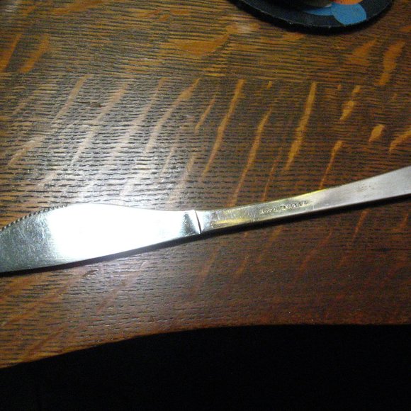Singapore Airlines SQ Airplane Dinner Knife - Picture 4 of 5